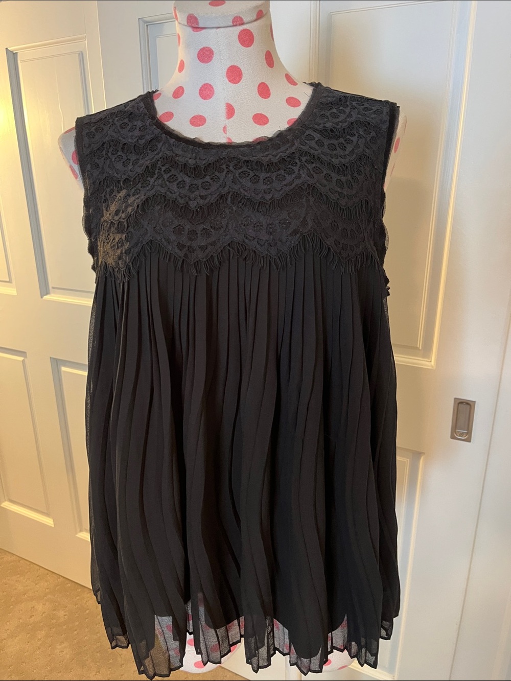 LOFT Black Lace Yoke Pleated Sleeveless Tank